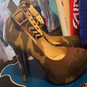 High heels shoes